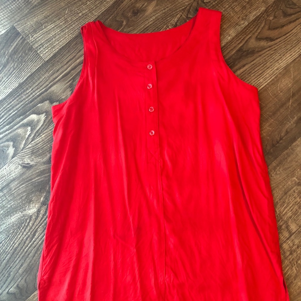Sassy Bright Red Top!!🎉🛍😍